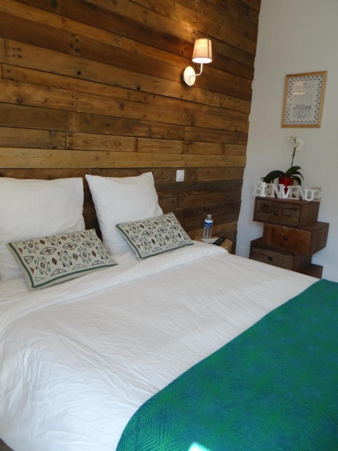 Chambres d'hôtes Les Marguerites Champdolent Extérieur photo