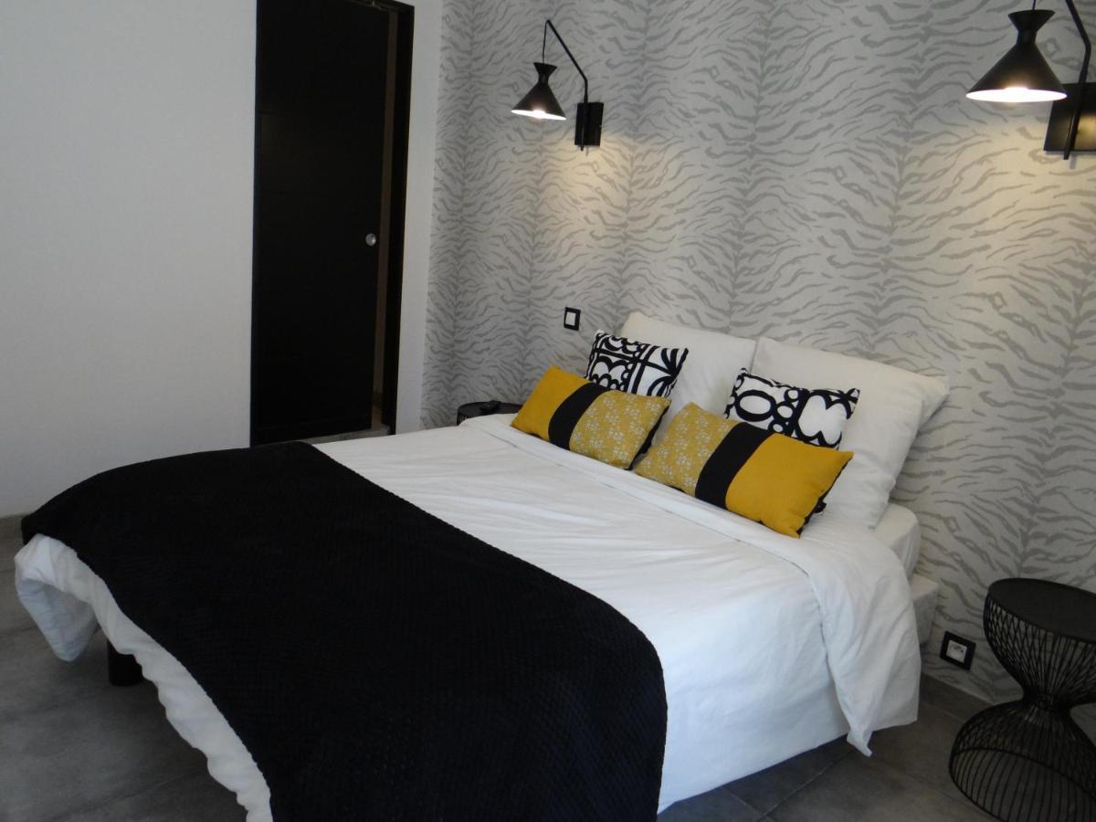 Chambres d'hôtes Les Marguerites Champdolent Extérieur photo