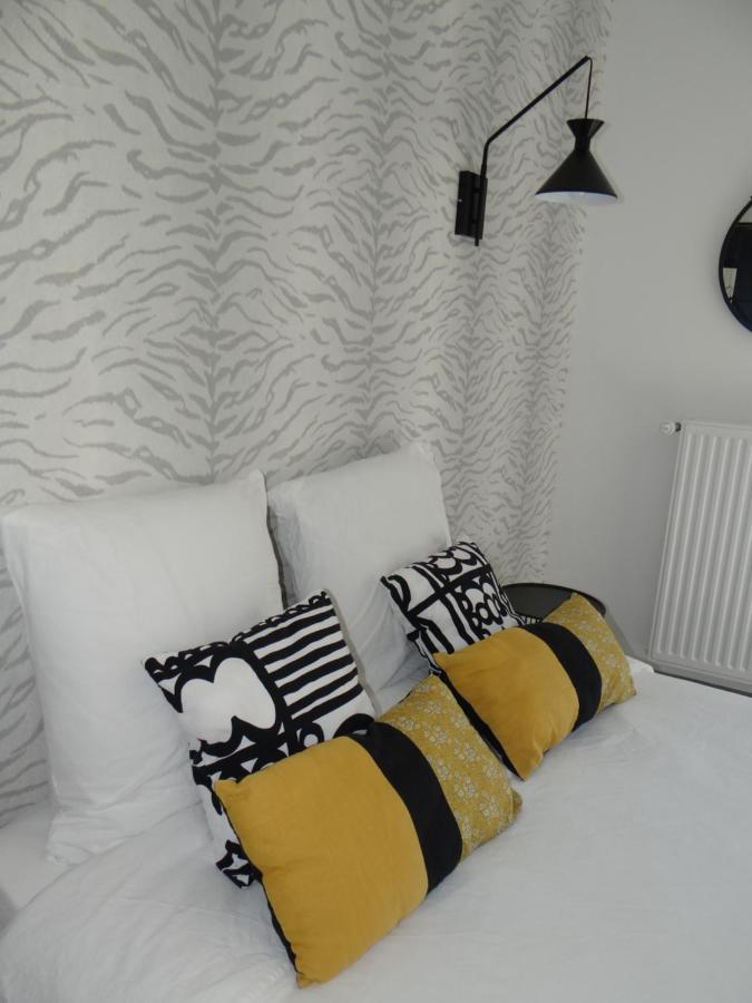 Chambres d'hôtes Les Marguerites Champdolent Extérieur photo