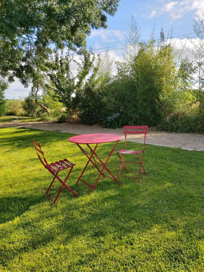 Chambres d'hôtes Les Marguerites Champdolent Extérieur photo
